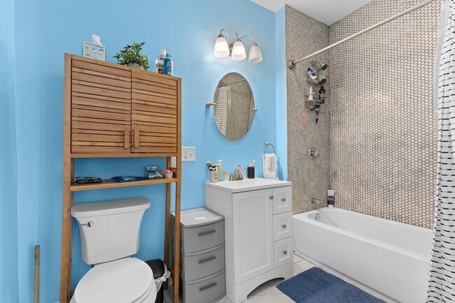 Building Photo - 6 W Cottage St