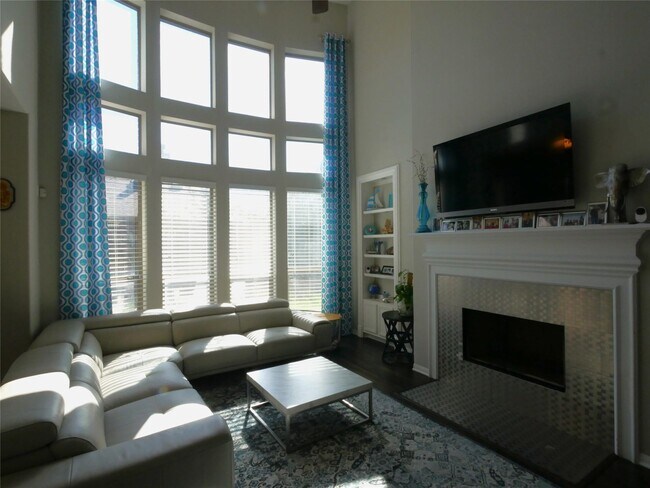 Building Photo - 20715 White Hyacinth Dr