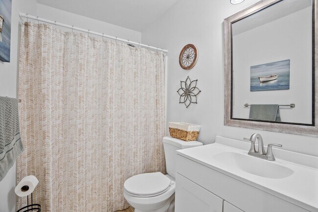 Building Photo - Furnished Townhome in VB