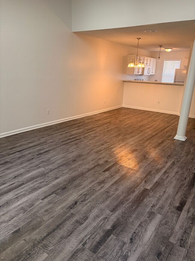 Building Photo - 4617 McClelland Dr