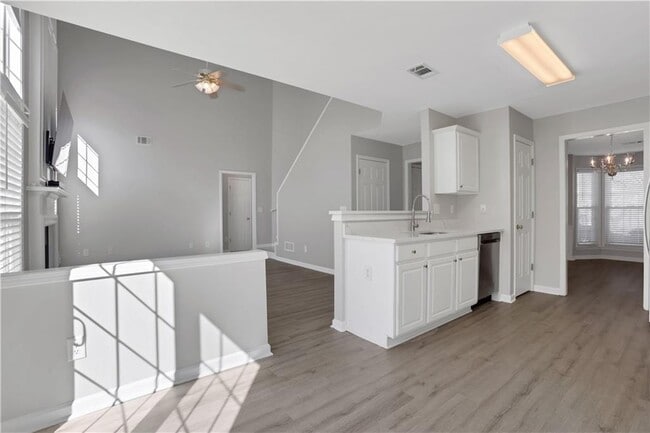 Building Photo - 617 Melilot Ln