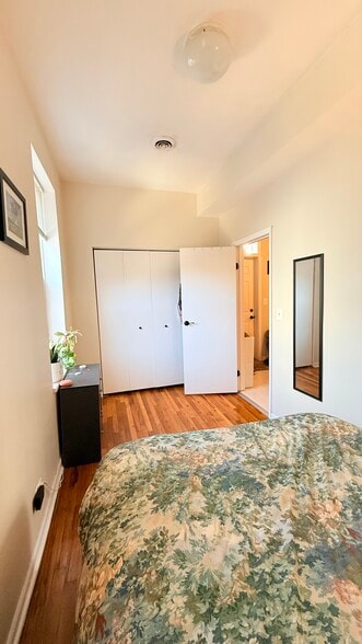 Building Photo - 2246 W Armitage Ave