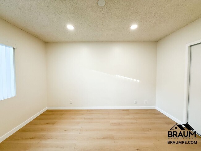 Building Photo - 13115 Oxnard St