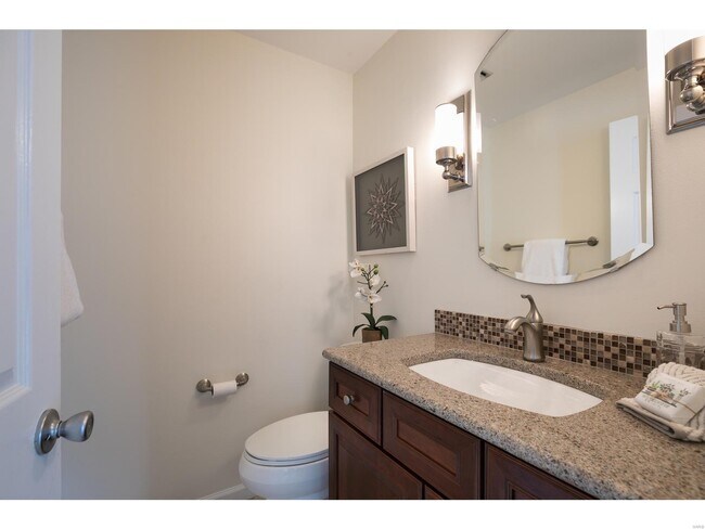 Building Photo - 15900 Eagles Landing Ct