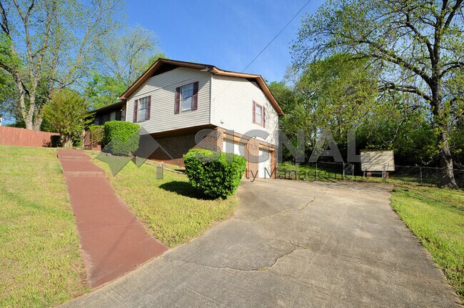 Building Photo - 4001 6th Ave