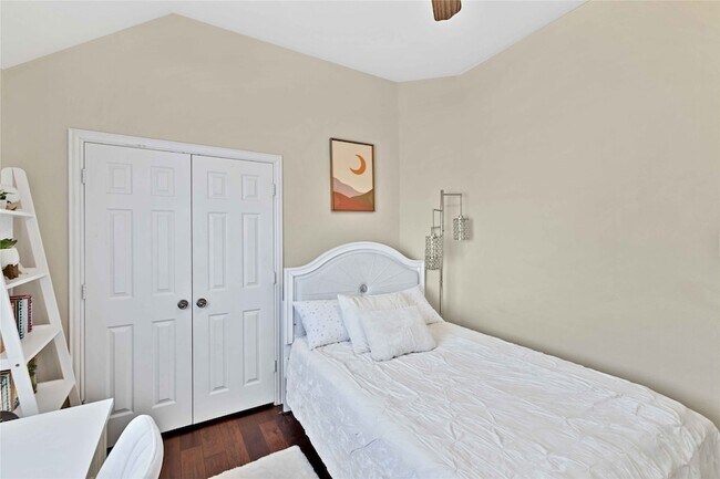 Building Photo - 7305 Oak Leaf Dr