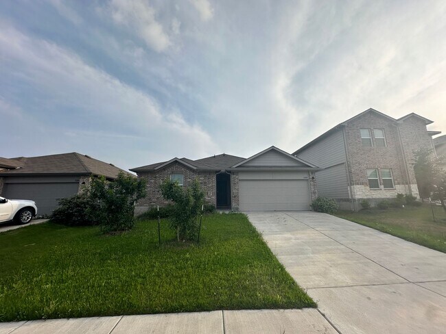 Building Photo - Classic Three Bedroom Two Bath Home in a Great Neighborhood