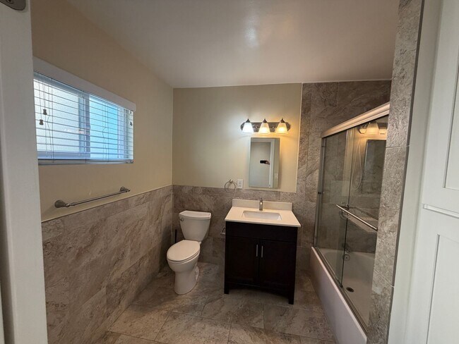 Building Photo - 2227 E Westport Dr