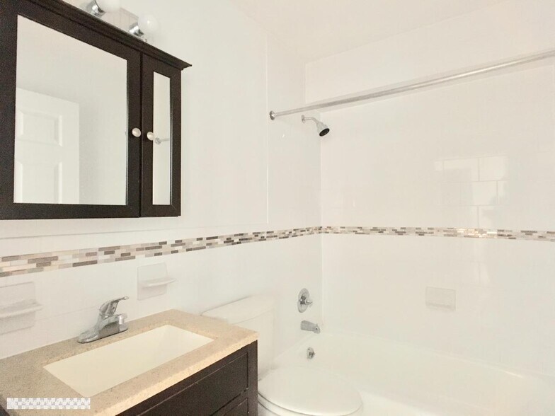 Building Photo - 3333 Broadway