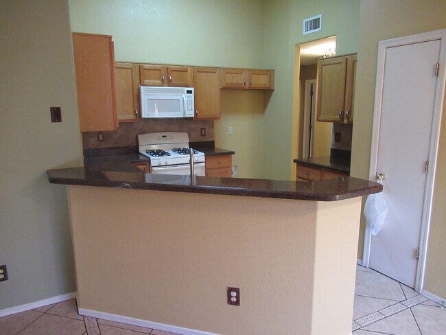 Building Photo - Attractive 4 Bedroom 2 Bath Home in the Tucson Mtn. Area Near Pima College & Downtown
