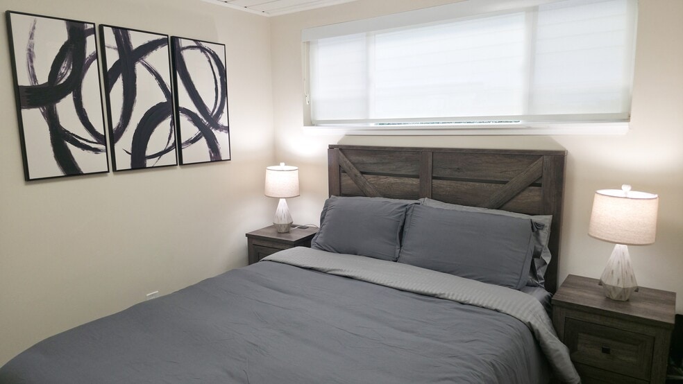 Building Photo - 1588 Alki Ave SW