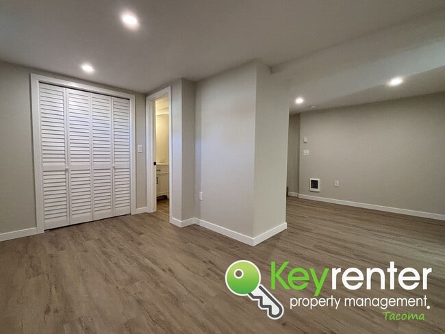 Building Photo - One of a Kind Multi-level Home in Tacoma!