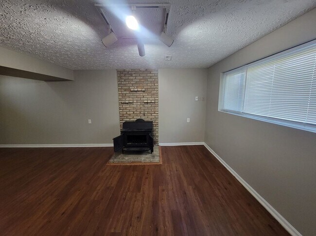 Building Photo - 2928 Landon Dr