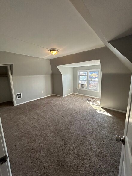 Building Photo - 131 5th St