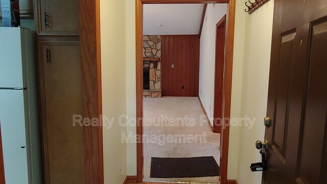 Building Photo - 302 Aspen Ct