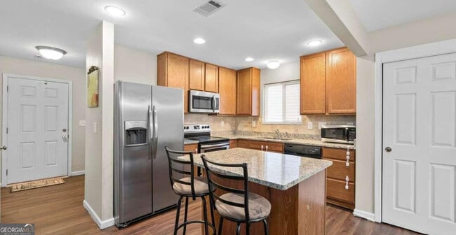 Building Photo - 1677 Shire Village Dr