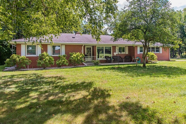 Primary Photo - Three Bedroom Home in Vicksburg