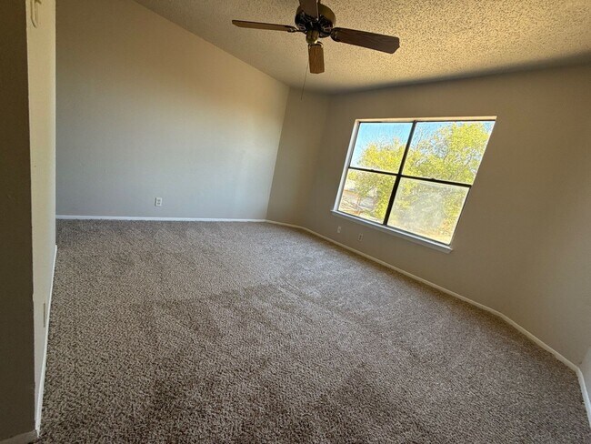 Building Photo - 8437 Forest Ridge Dr