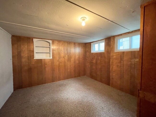 Building Photo - 3 Bedroom With Oversized Garage