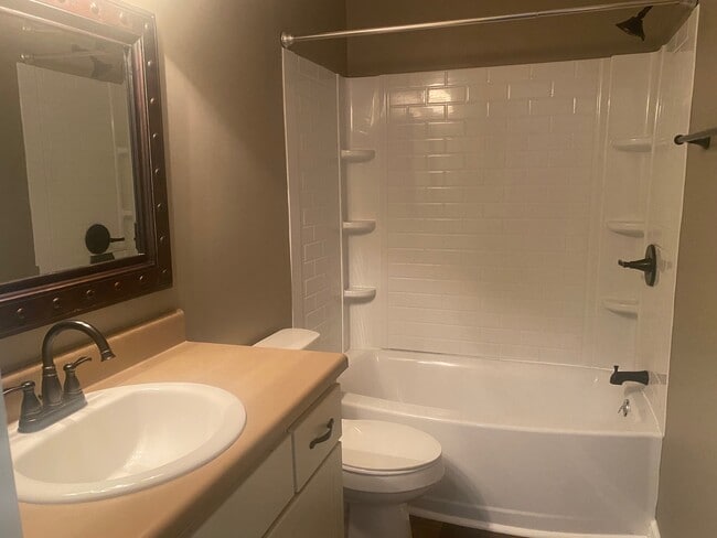 Building Photo - 197 Cox Ln