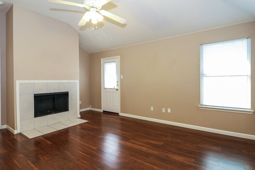 Building Photo - 320 Montana Dr