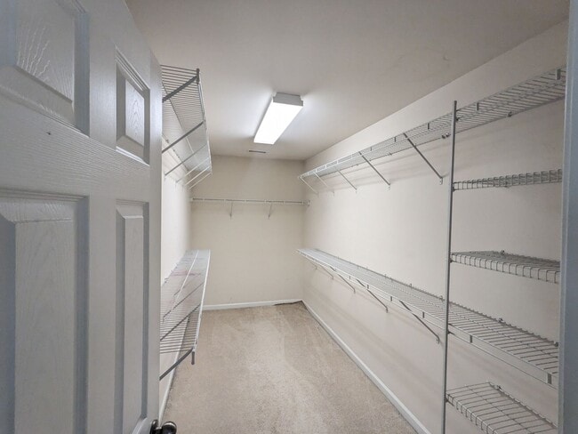 Building Photo - Spacious 5-Bedroom, 3-Bath Home with Exceptional Outdoor Living