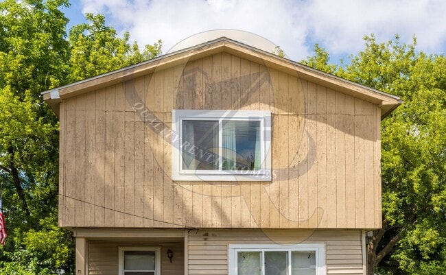 Building Photo - 2145 E McLean Ave
