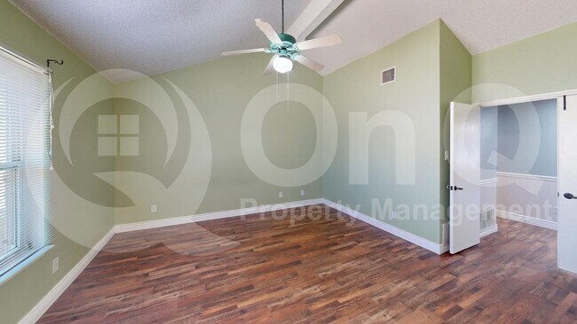 Building Photo - 1517 Yorkshire Dr