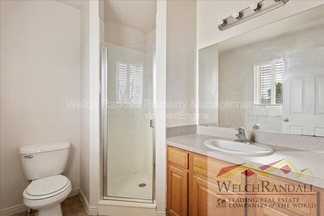 Building Photo - 1213 N Orchard Ave