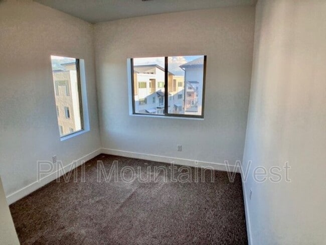 Building Photo - 503 W 2275 N