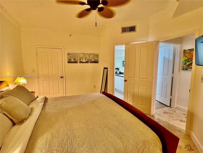 Building Photo - 9172 Collins Ave