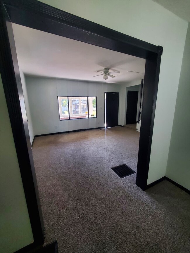 Building Photo - 2036 Mansfield Rd