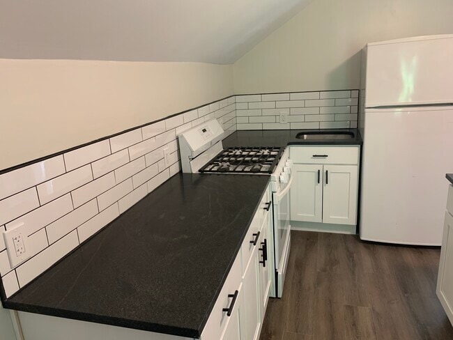 Building Photo - 624 Lafayette Ave