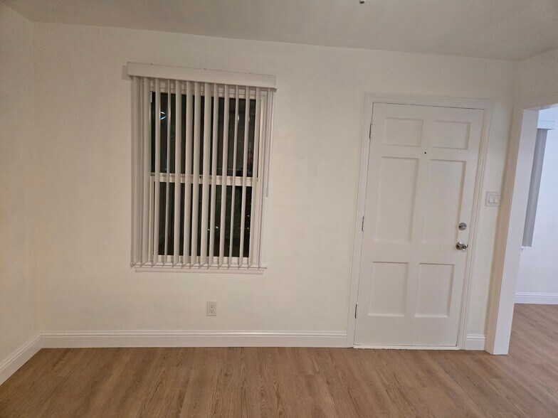 Building Photo - 1514 2nd Ave