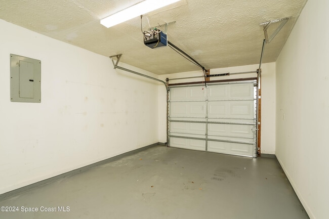 Building Photo - 456 SW Molloy St