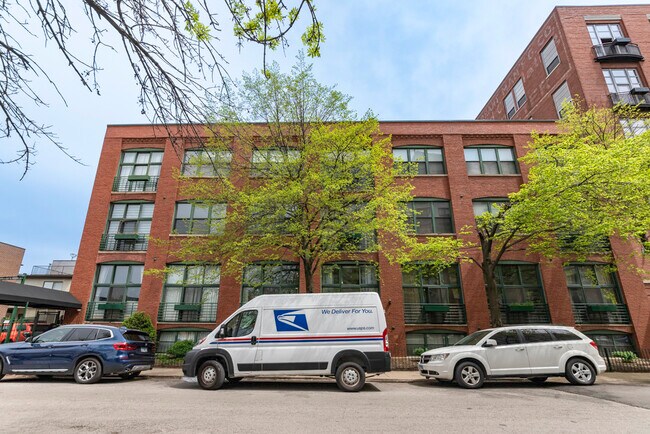 Primary Photo - 1737 N Paulina St