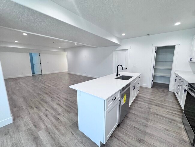 Building Photo - 1436 E 820 N