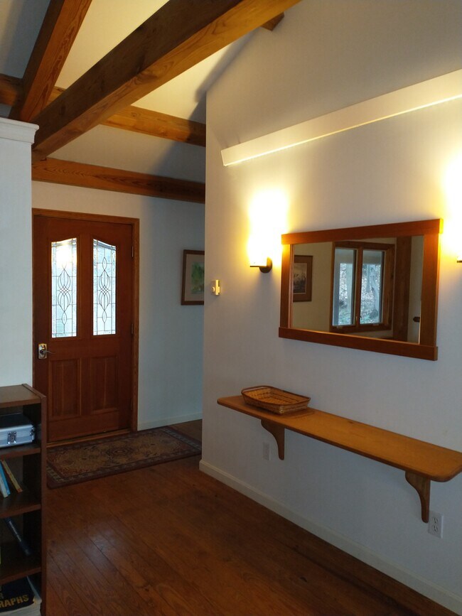 Building Photo - 402 Forest Beach Rd