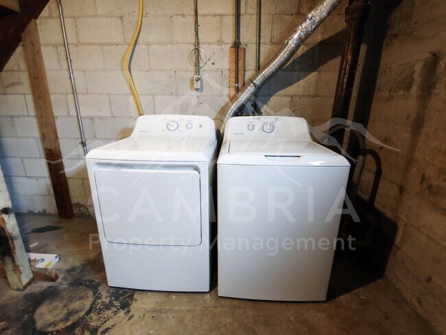 Building Photo - 1015 E 2700 S