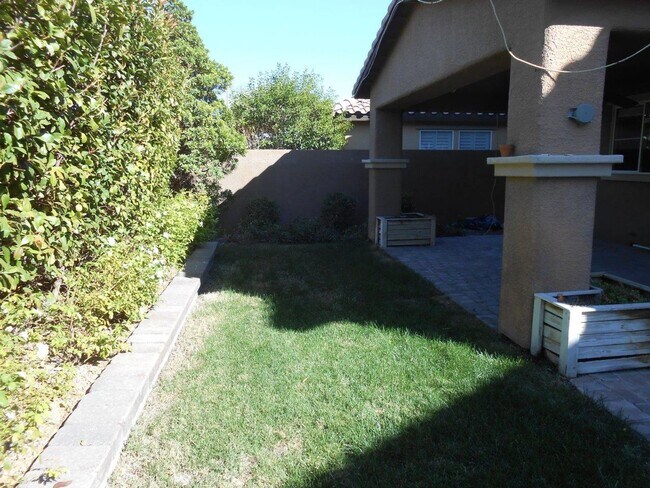 Building Photo - Beautiful Spacious Home in Mountains Edge