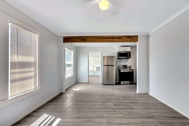 Building Photo - 305 N Robinson St