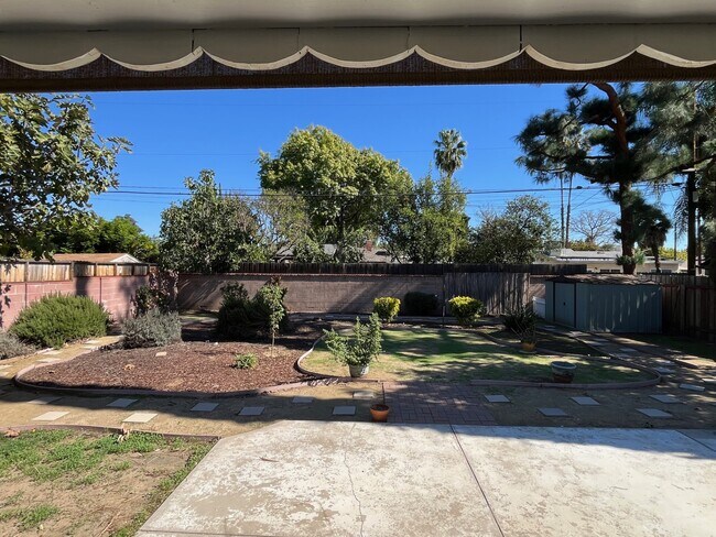 Building Photo - 9320 Odessa Ave