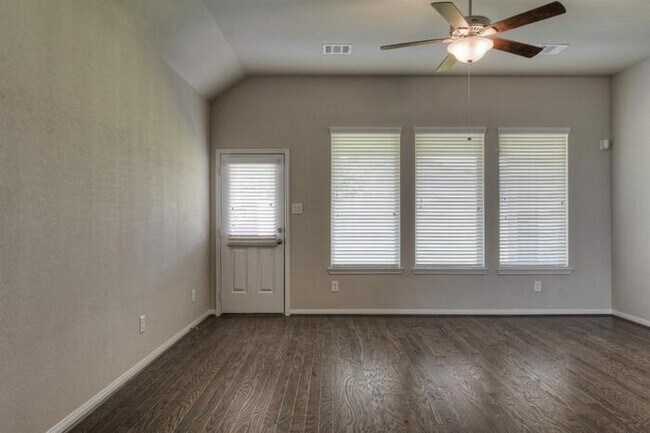 Building Photo - Laurel Glen - 20814 Bradley Gardens Dr, Sp...