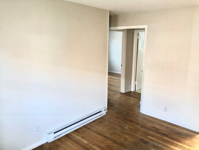 Building Photo - Can't beat this price- walk to the Fan and...