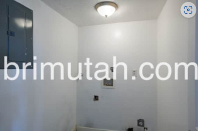 Building Photo - 2590 S 800 E