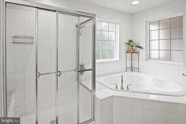 Building Photo - 7530 Stonehouse Run Dr