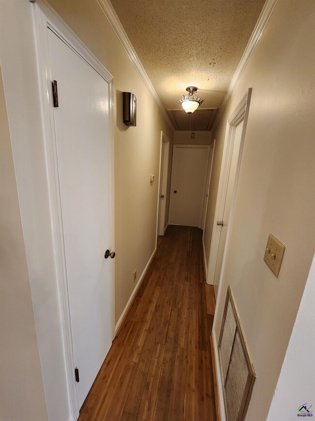 Building Photo - 515 Wilderness Dr