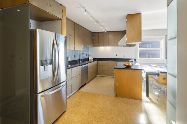 Building Photo - Downtown Anchorage Two Bedroom Two Bath wi...