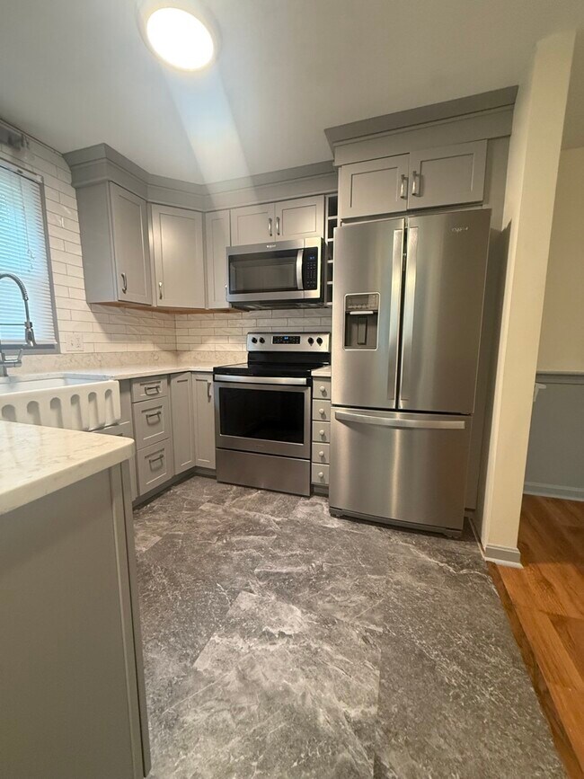 Building Photo - 303 Twin Lakes Dr