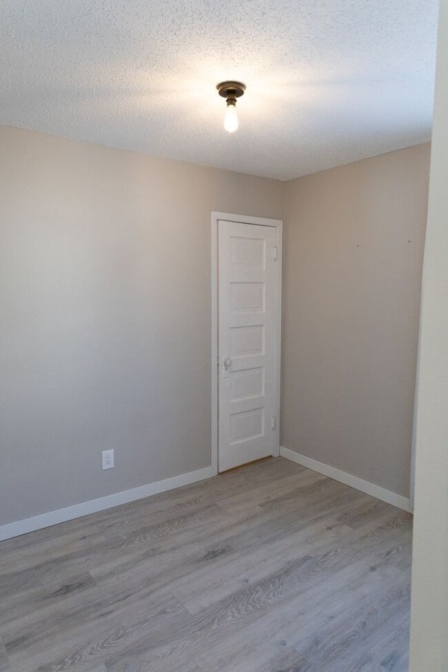 Building Photo - UPDATED 3 Bedroom 1 Bathroom single family home
